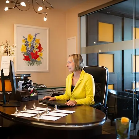 & Restaurant Alte Schule 4*