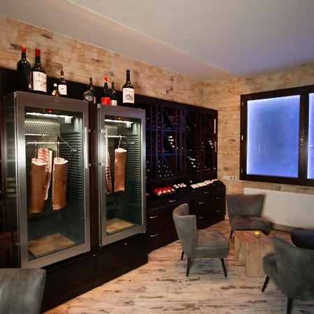 & Restaurant Alte Schule Otel 4*