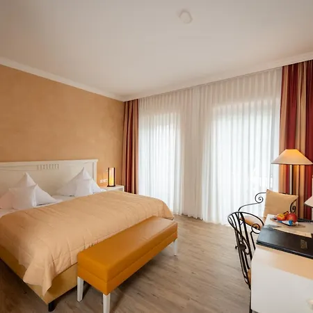 & Restaurant Alte Schule 4*