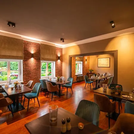& Restaurant Alte Schule Hotell 4*
