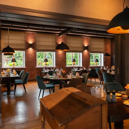 & Restaurant Alte Schule 4* Siek