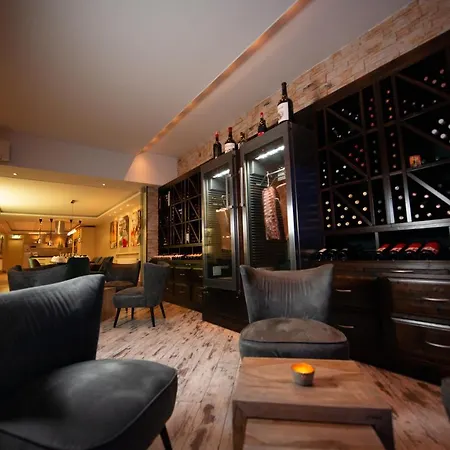 & Restaurant Alte Schule 4*