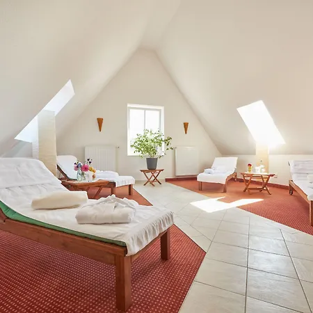 & Restaurant Alte Schule 4*