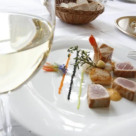 & Restaurant Alte Schule 4*