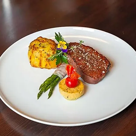 & Restaurant Alte Schule 4* Siek