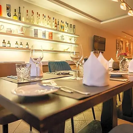 & Restaurant Alte Schule 4* Siek