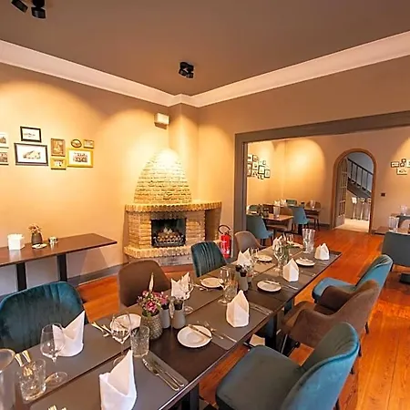 & Restaurant Alte Schule 4*