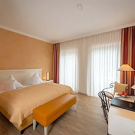 & Restaurant Alte Schule 4*