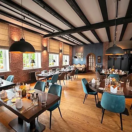 & Restaurant Alte Schule 4*