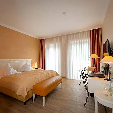 & Restaurant Alte Schule 4*