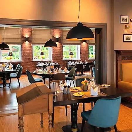 & Restaurant Alte Schule Отель 4*