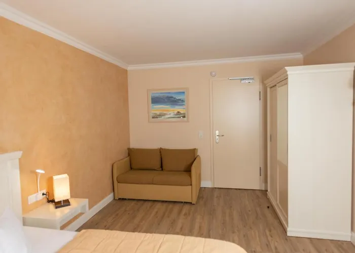 & Restaurant Alte Schule فندق 4*