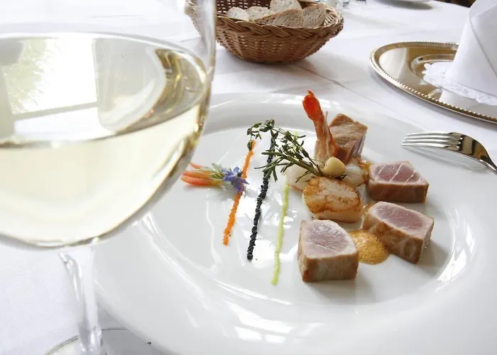 & Restaurant Alte Schule 4*