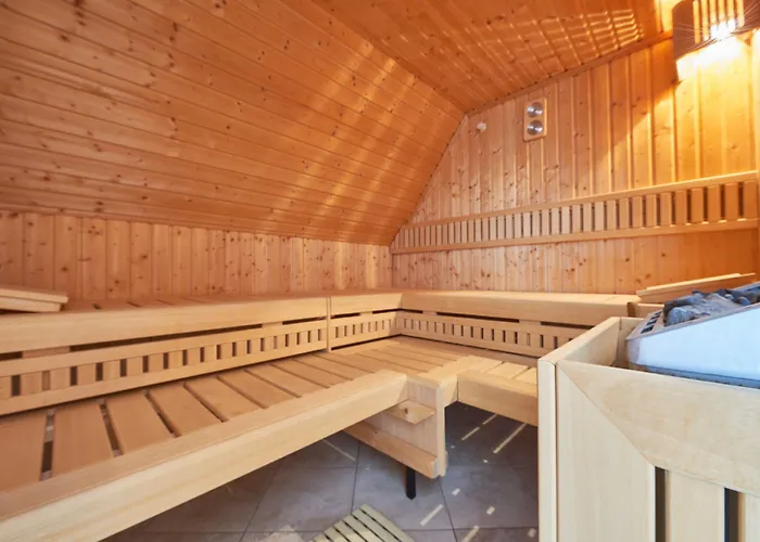 & Restaurant Alte Schule فندق 4*